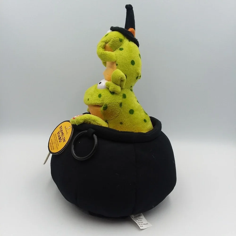 Hallmark Halloween Tremblin' Toads Singing Animated Witches Brew Cauldron *VIDEO